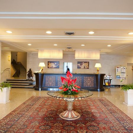 Perugia Plaza Hotel Интерьер фото